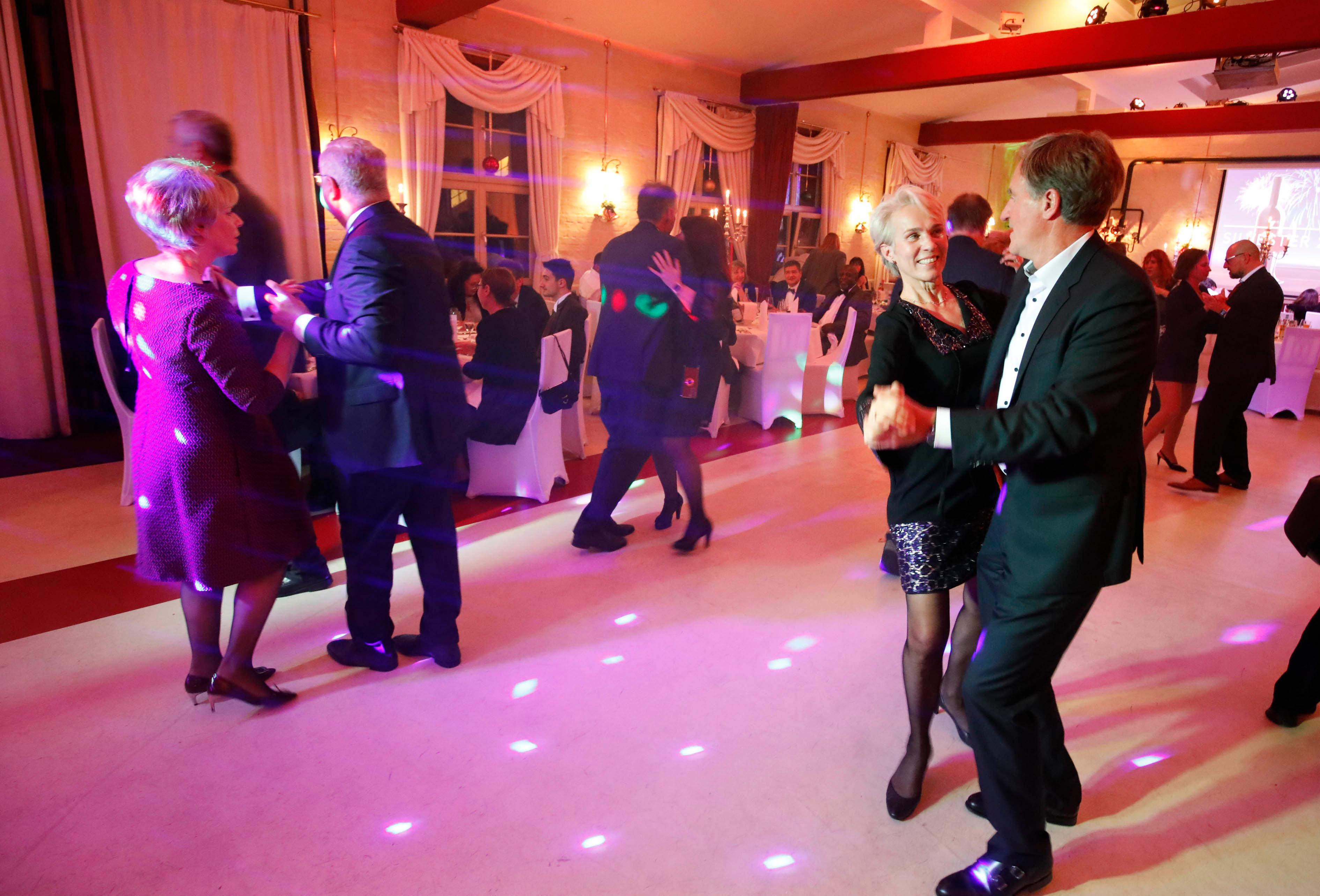 Elegant feierte man im Eventlokal Vineria im Stadtnorden den letzten Abend des Jahres. Bei der traditionellen Silvesterparty mit Fünf-Gang-Menü und Mitternachtsbüfett wurde von Anfang an eifrig getanzt.