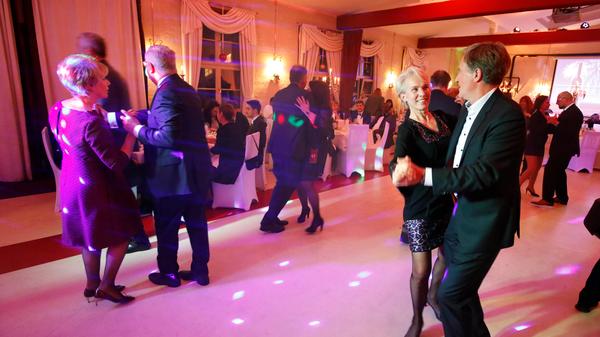 Elegant feierte man im Eventlokal Vineria im Stadtnorden den letzten Abend des Jahres. Bei der traditionellen Silvesterparty mit Fünf-Gang-Menü und Mitternachtsbüfett wurde von Anfang an eifrig getanzt.