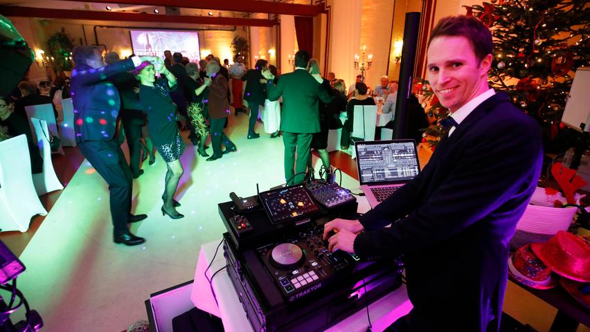 DJ Adrian Fink legte in der Vineria auf. "Das Publikum hier geht sonst nicht so in die Disco, aber will endlich mal wieder richtig tanzen."
