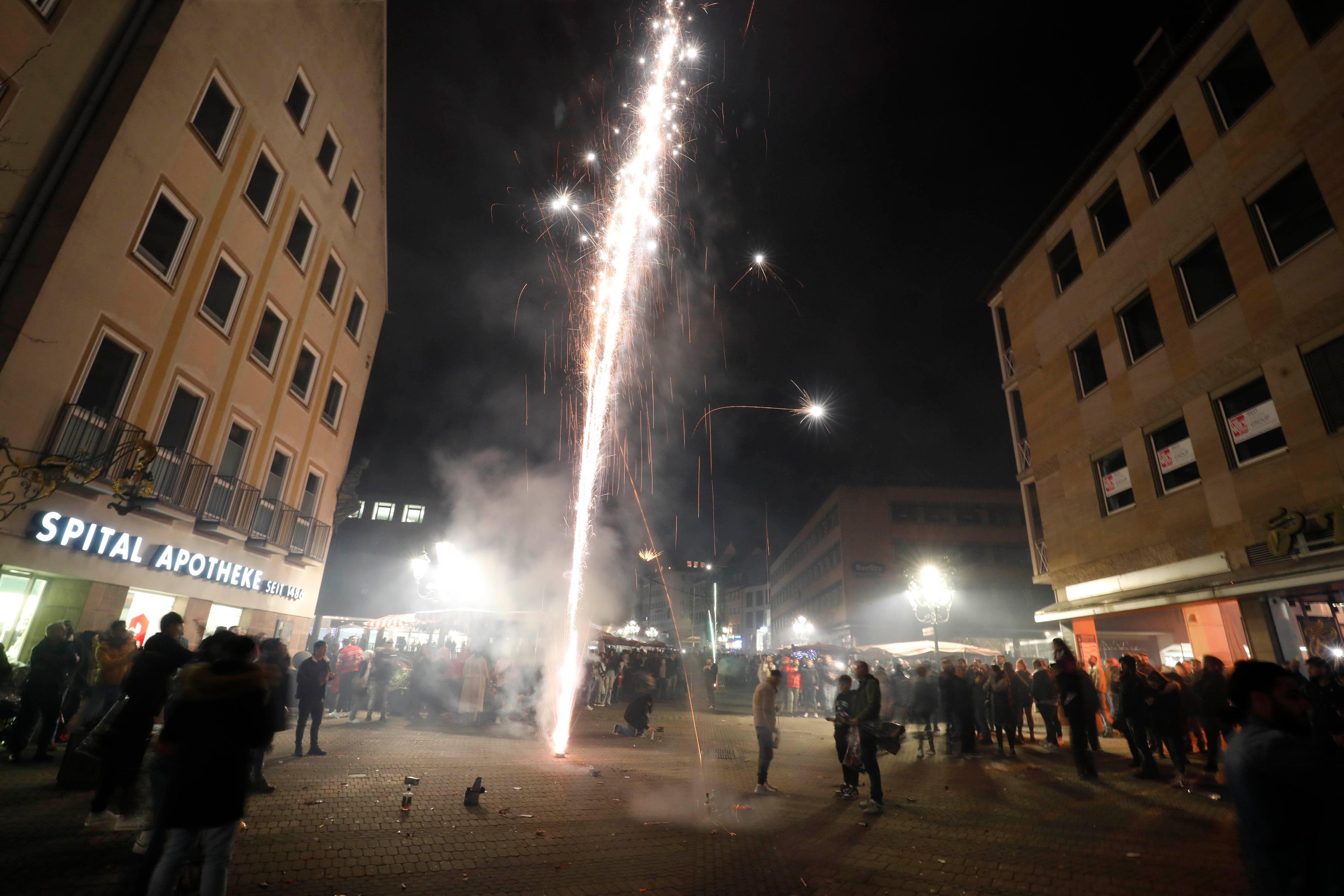Auf der Museumsbrücke, Fleischbrücke und vor der Lorenzkirche entstanden gefährliche Situationen im Gedränge.