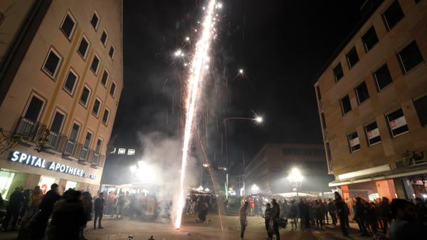 Auf der Museumsbrücke, Fleischbrücke und vor der Lorenzkirche entstanden gefährliche Situationen im Gedränge.