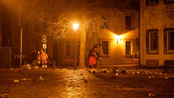 Der Kehraus begann bereits um vier Uhr früh in der Neujahrsnacht.