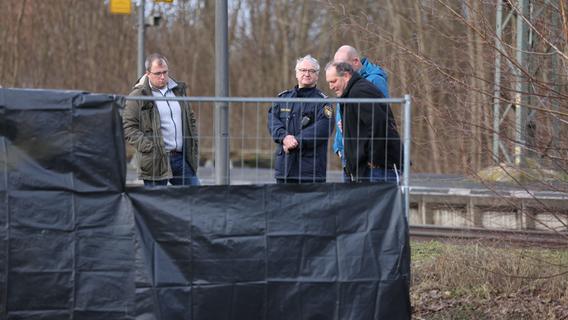Leiche an Gleis 2: Soko mit 20 Beamten sucht Zeugen nach Gewaltverbrechen in Gunzenhausen