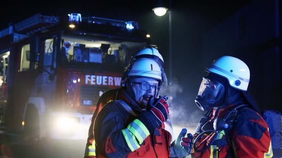 Schuppenbrände, Feuerwerkunfälle und ein tödlicher Sturz: Silvester im Raum Pegnitz und Auerbach