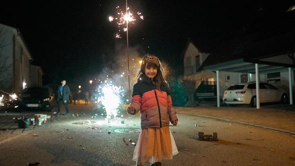 Was für ein Abend! Für Lina war es das erste Silvester, bei dem sie bis nach Mitternacht durchgehalten hat.