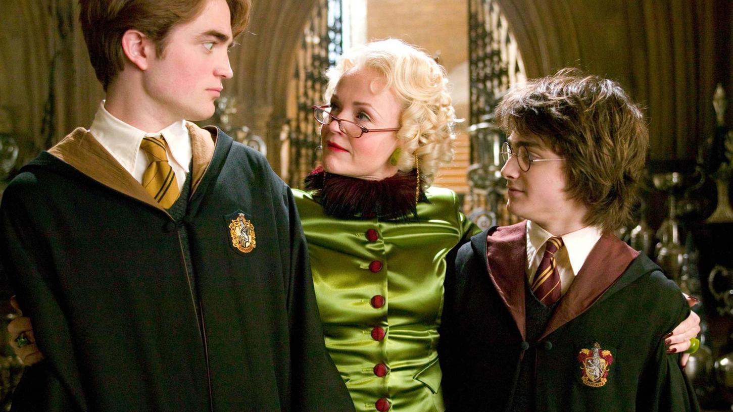Robert Pattinson, Miranda Richardson und Daniel Radcliffe in einer Szene aus dem Film "Harry Potter und der Feuerkelch". 