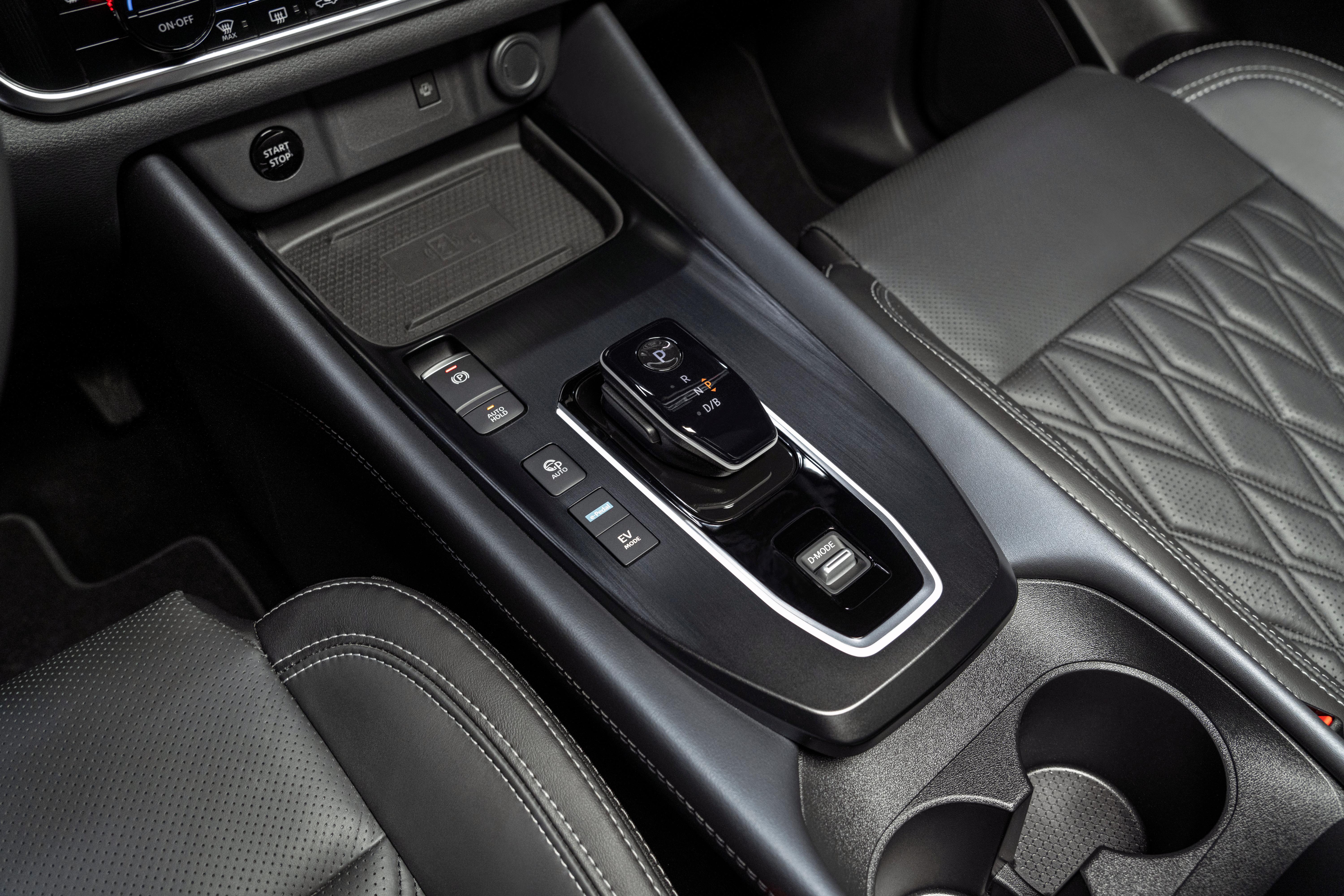 Es gibt auch eine EV-Taste, über die sich der Dreizylinder aktiv in die Pause schicken lässt.