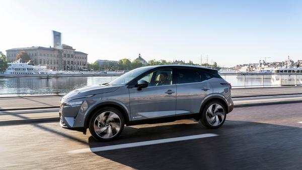 Was den Verbrauch betrifft, spricht Nissan von 5,4 bis 5,3 l/100 km. In der Praxis haben wir 6,3 l/100 km bilanziert.