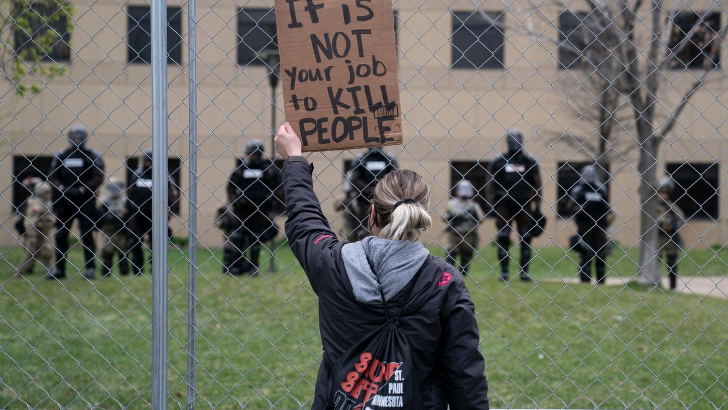 Eine Protestaktion in Minneapolis nach dem Tod von Daunte Wright: "Es ist nicht euer Job, Menschen zu töten".