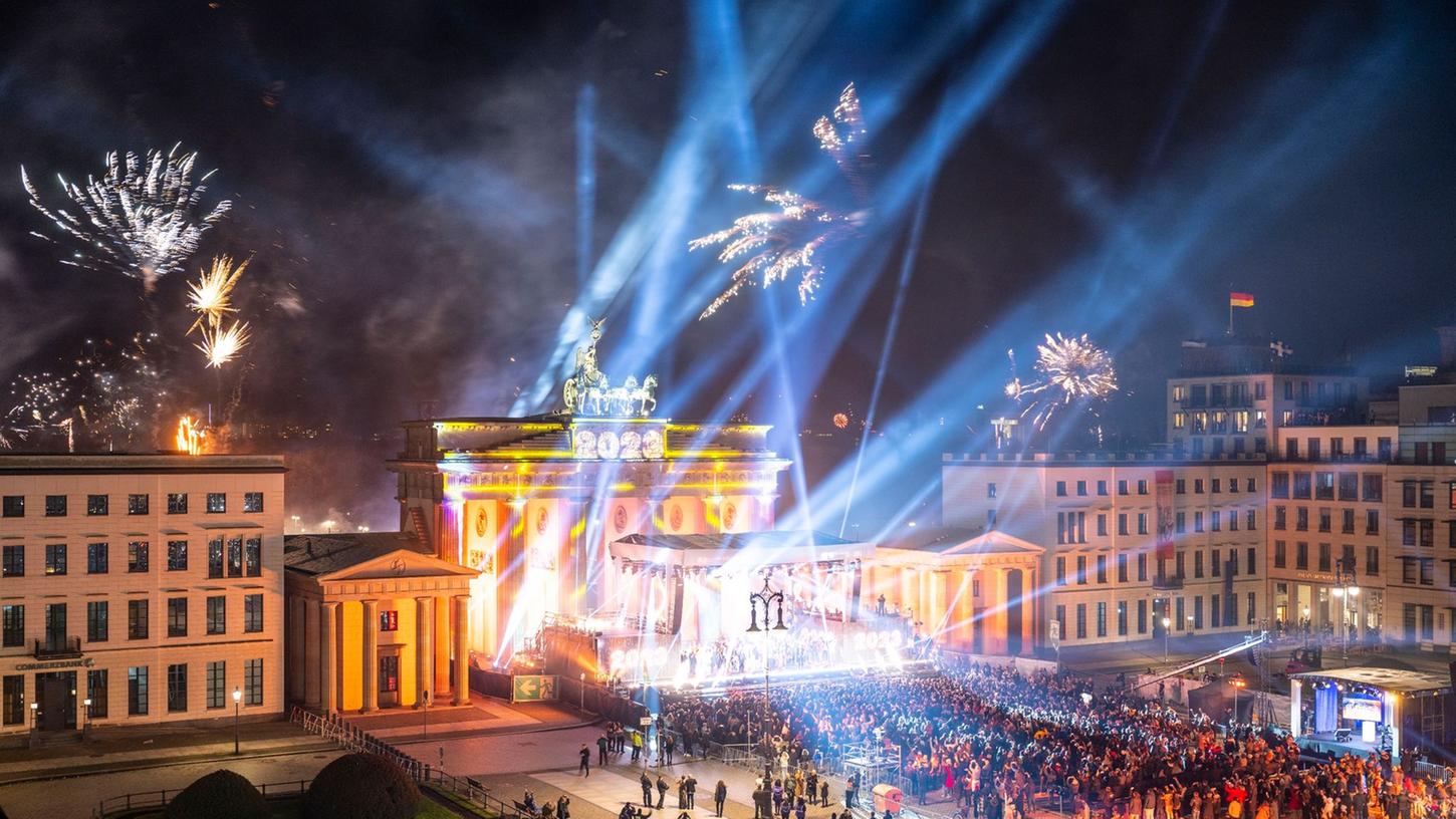 Nicht nur Feuerwerk und Spaß brachte die Silvesternacht in Berlin mit sich - auch Gewalt. Nicht nur Feuerwerk und Spaß brachte die Silvesternacht in Berlin mit sich - auch Gewalt.