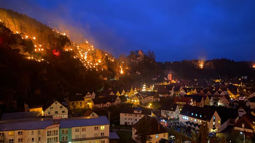 Feuerspektakel in Pottenstein: Die schönsten Bilder der Lichtprozession 2023