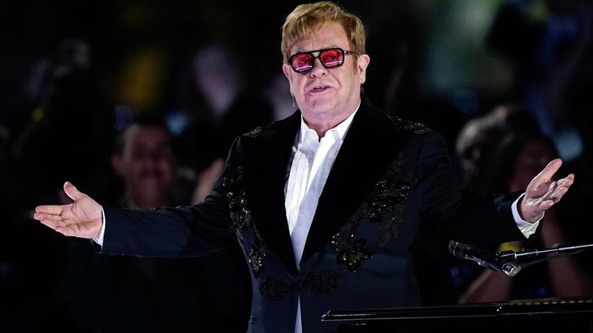 Nach einer kleinen Ewigkeit ist Schluss: Elton John will zukünftig mehr Zeit mit der Familie verbringen.