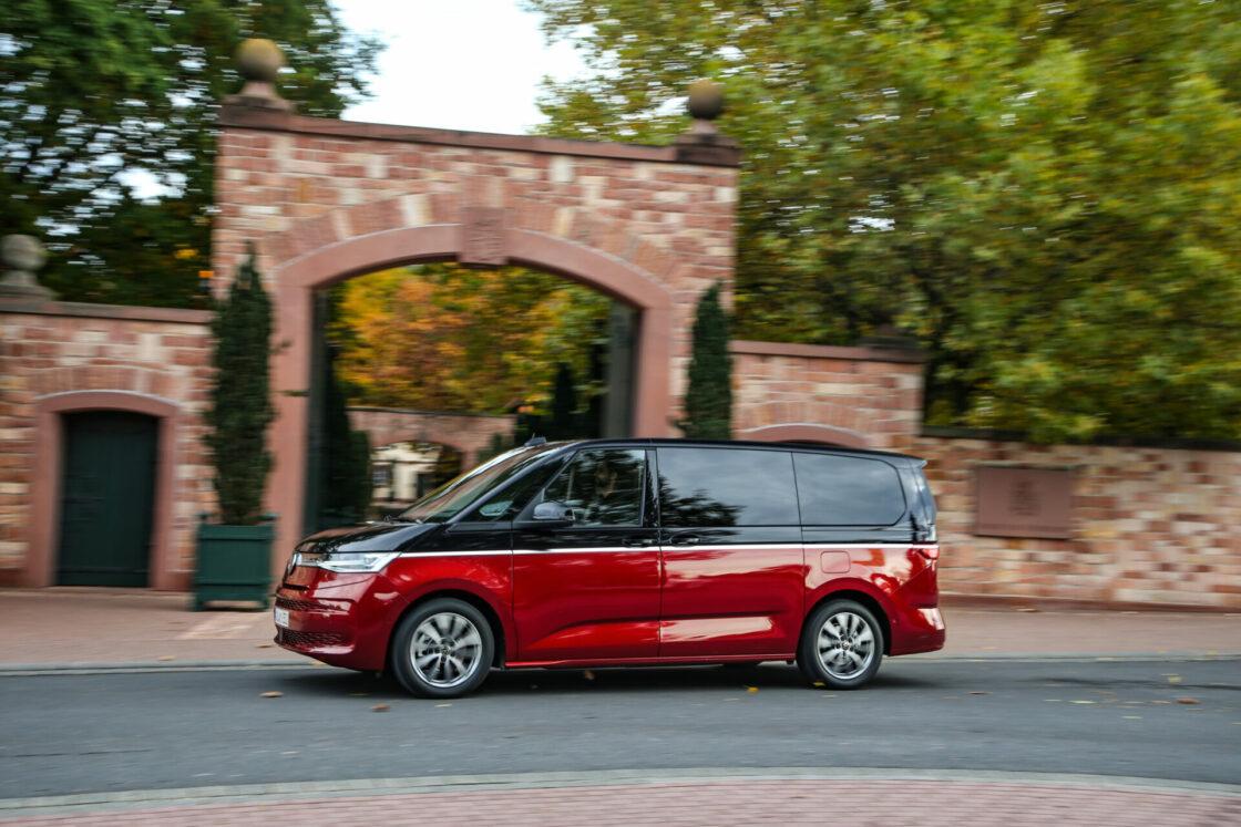 Das Fahrgefühl ist ein Pkw-artiges, Verbrauchswerte um die sechs Liter pro 100 Kilometer sind im Alltag machbar.