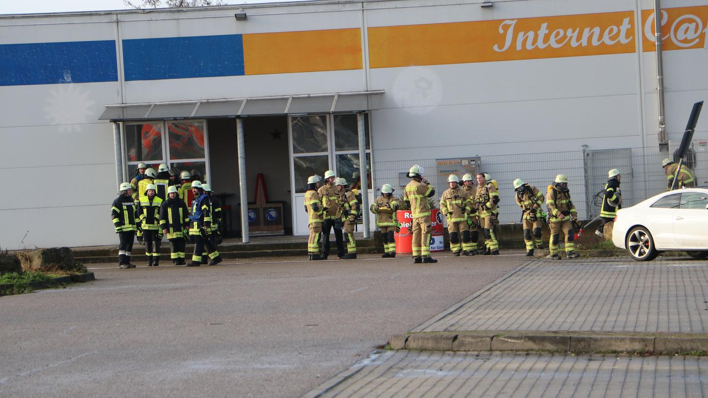 Großeinsatz für die umliegenden Freiwilligen Feuerwehr am Montagmorgen in Herrieden (Lkr. Ansbach).