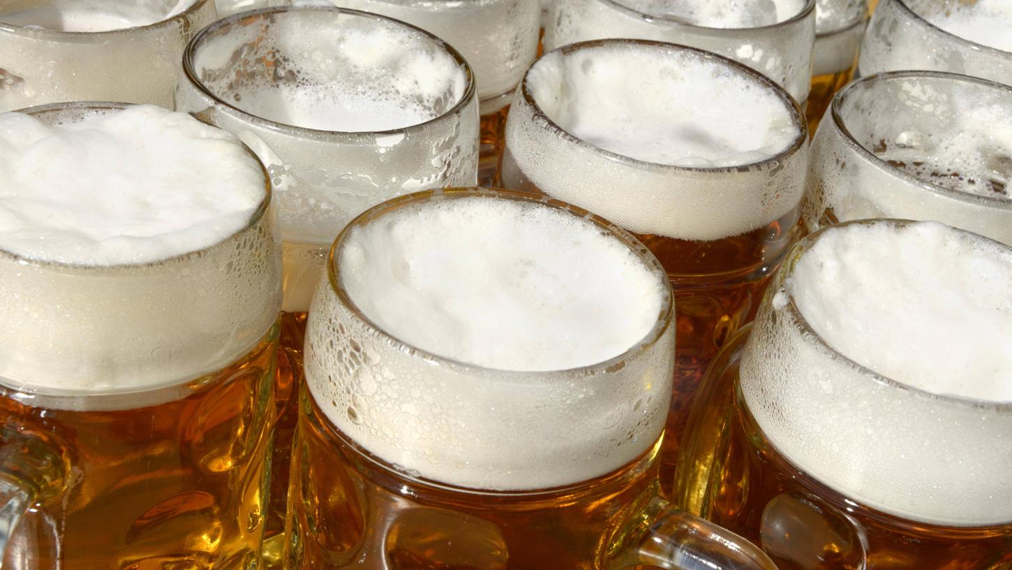 Helles Bier ist nicht unbedingt kalorienärmer als dunkles Bier. Es kommt ganz auf die Sorte an.