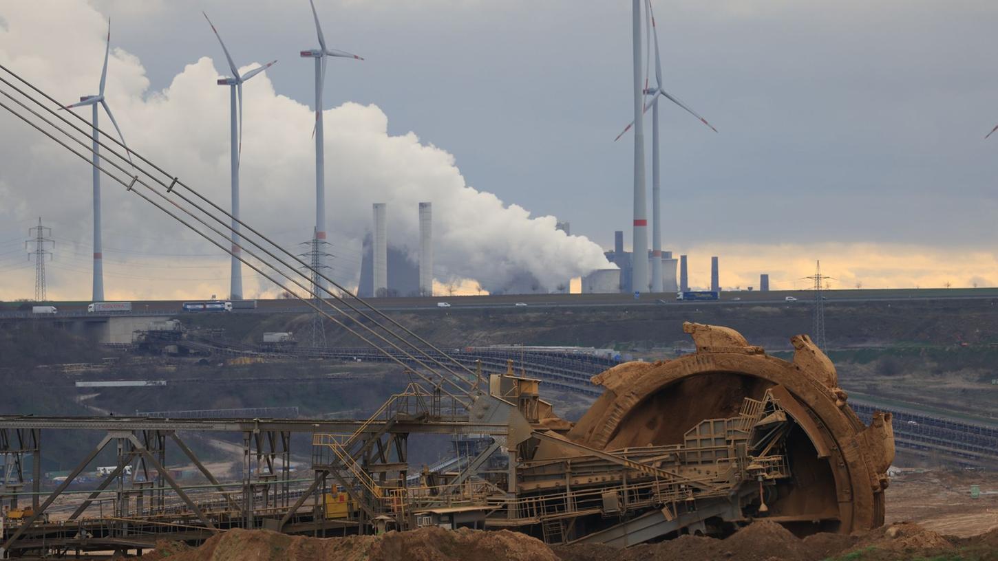 Blick auf Garzweiler II . Das Dorf Lützerath soll zur Erweiterung des Braunkohletagebaus Garzweiler II abgebaggert werden.