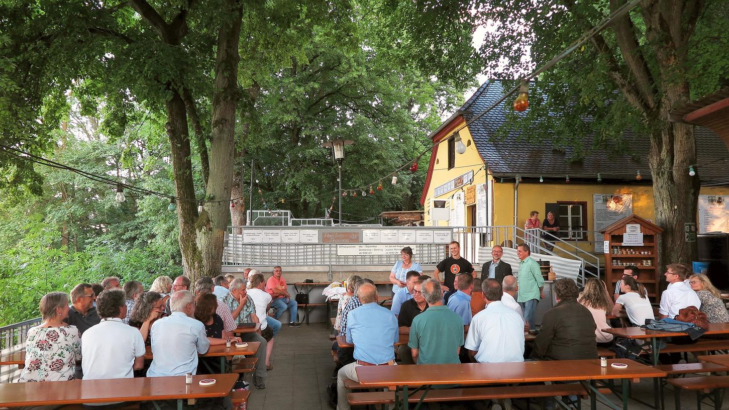 Im Sommer ist der Wettelsheimer Keller sehr beliebt - nun wurde in den derzeit nicht betriebenen Biergarten eingebrochen. Im Sommer ist der Wettelsheimer Keller sehr beliebt - nun wurde in den derzeit nicht betriebenen Biergarten eingebrochen.