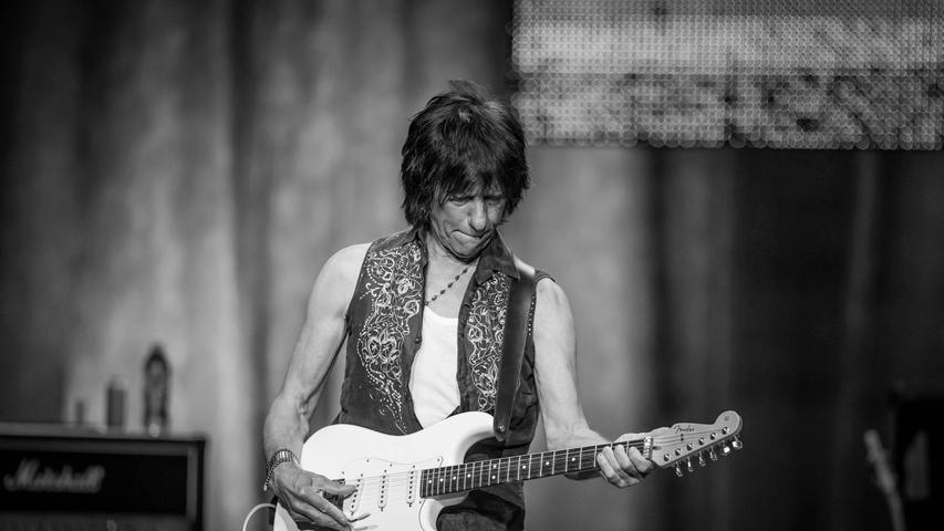 Er galt als "Gitarrengott" und spielte mit den ganz Großen der Musikszene zusammen. Nun ist der britische Musiker Jeff Beck im Alter von 78 Jahren plötzlich an bakterieller Meningitis gestorben, teilte seine Familie mit. Er galt als "Gitarrengott" und spielte mit den ganz Großen der Musikszene zusammen. Nun ist der britische Musiker Jeff Beck im Alter von 78 Jahren plötzlich an bakterieller Meningitis gestorben, teilte seine Familie mit.