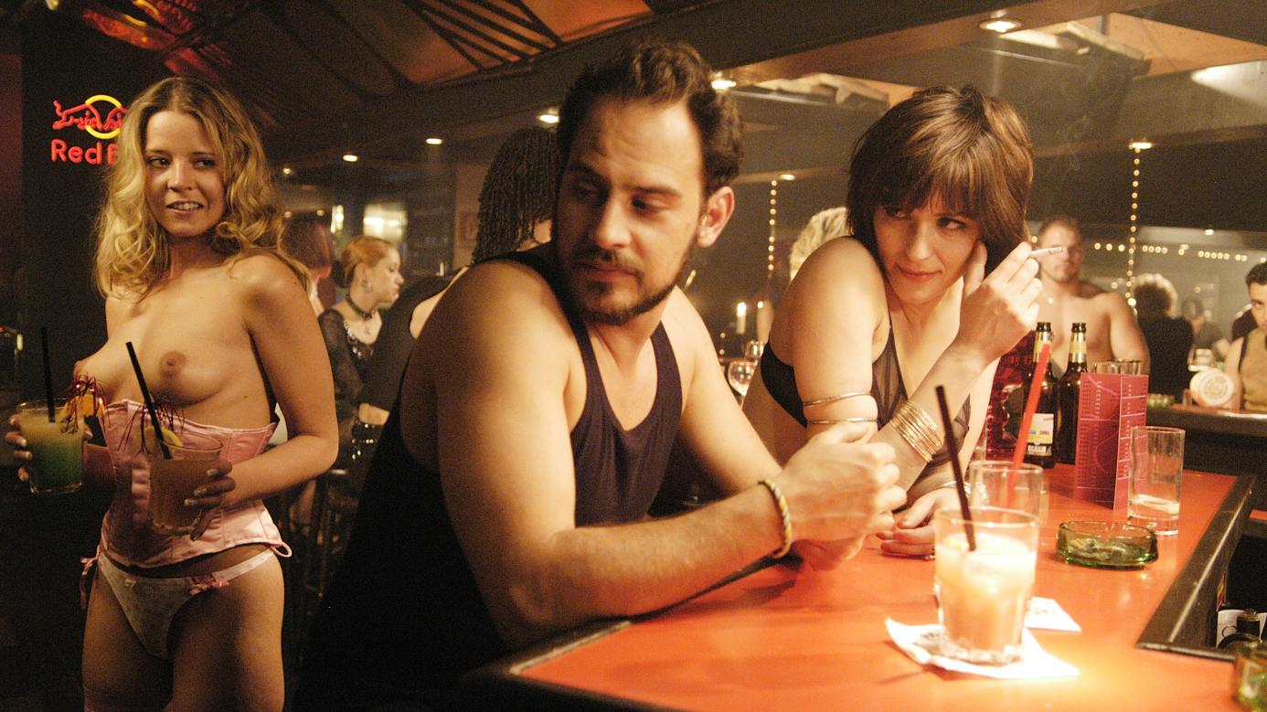 Szene aus dem Film "Elementarteilchen": Bruno (Moritz Bleibtreu) und Christiane (Martina Gedeck) im Swingerclub.
