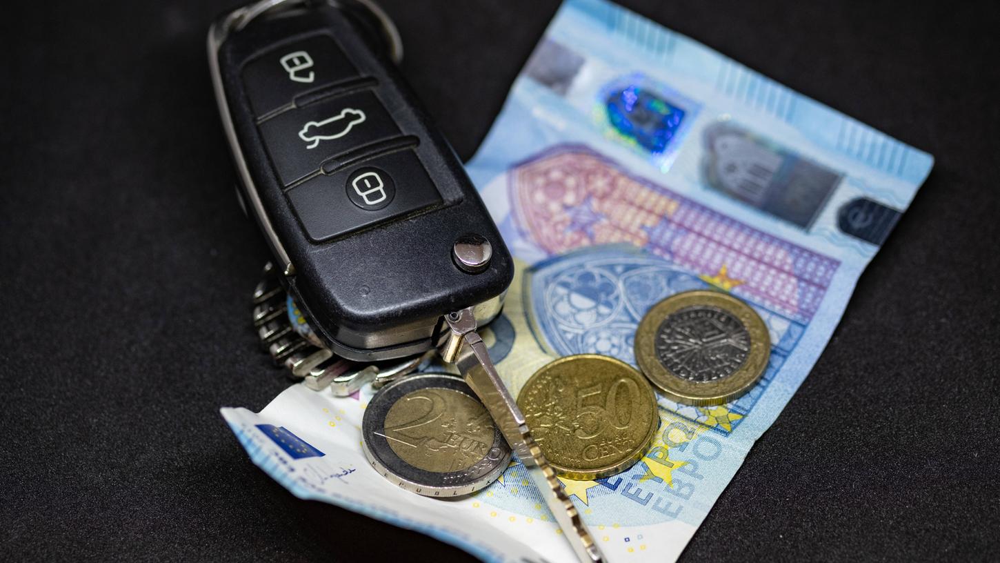 Ein Auto zu besitzen ist teuer - doch wie teuer? Ein Forschungsteam will nun errechnet haben, wie hoch die Kosten eigentlich sind. (Symbolbild)