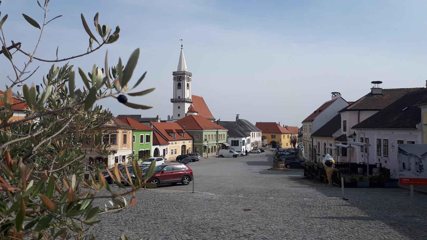 Frühling im Burgenland: Rust am Neusiedlersee mit Rathausplatz und Dreifaltigkeitskirche
