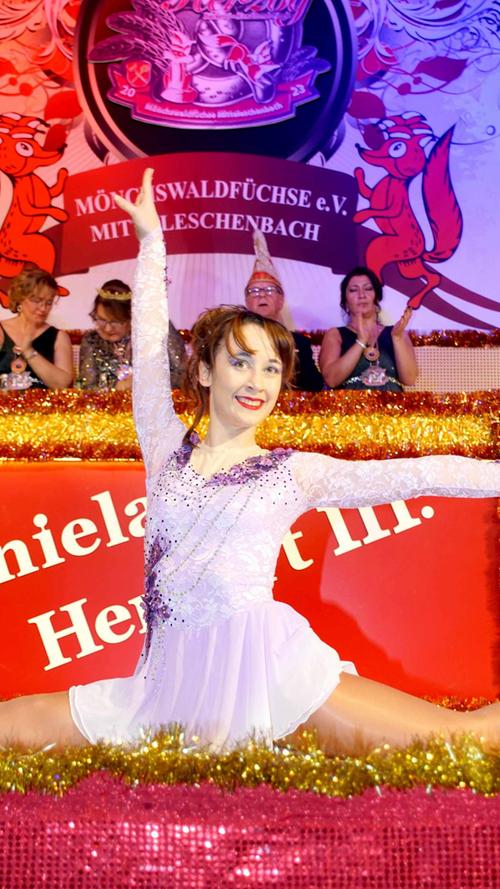 Tolle Tanz-, Show- und Akrobatikeinlagen gab es bei der Prunksitzung in Mitteleschenbach zu sehen.