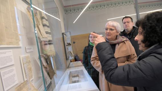 Nach antisemitischem Angriff auf Synagoge: Staatsministerin Claudia Roth besucht Ermreuth