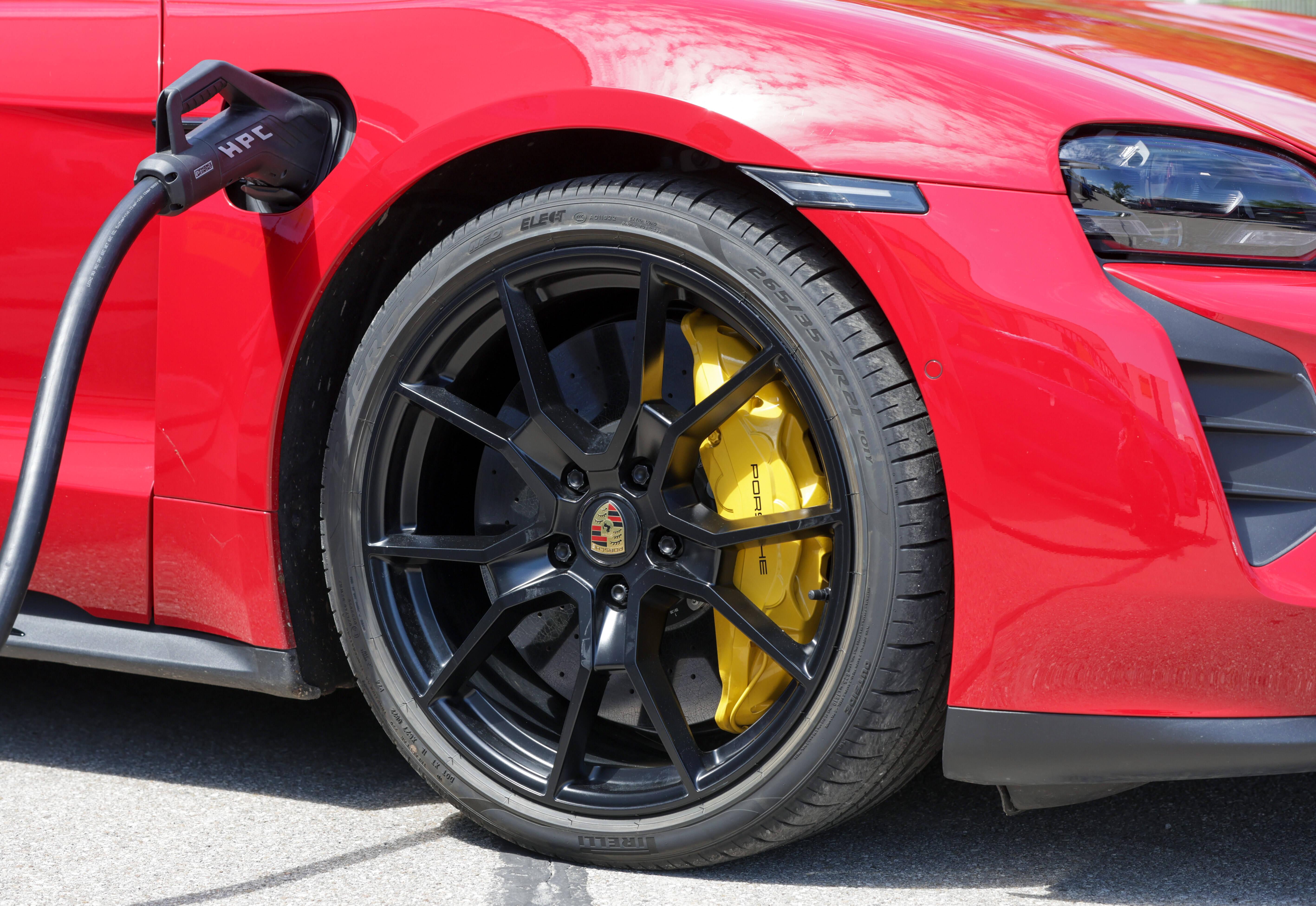 Weil er eine &Uuml;berlastung des Stromnetztes bef&uuml;rchtet, warnt der Chef der Bundesnetzagentur die Verbraucher.