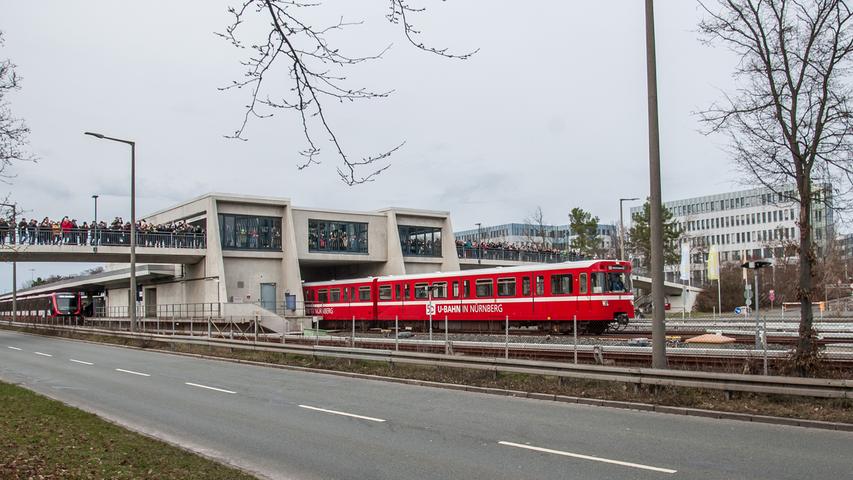 Am Samstag, 14. Januar, wurden die beiden letzten Züge der ersten Baureihe DT1 in Nürnberg verabschiedet.