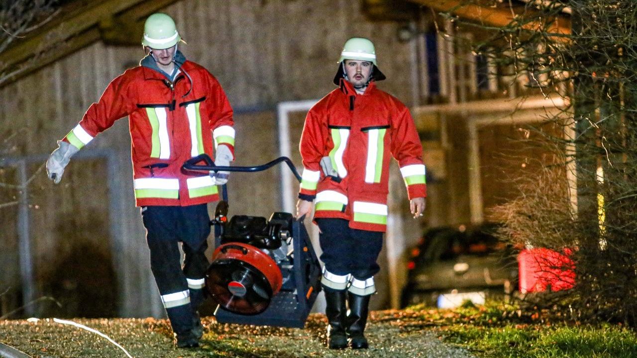 Die Feuerwehr hatte den Brand schnell unter Kontrolle. Die Feuerwehr hatte den Brand schnell unter Kontrolle.