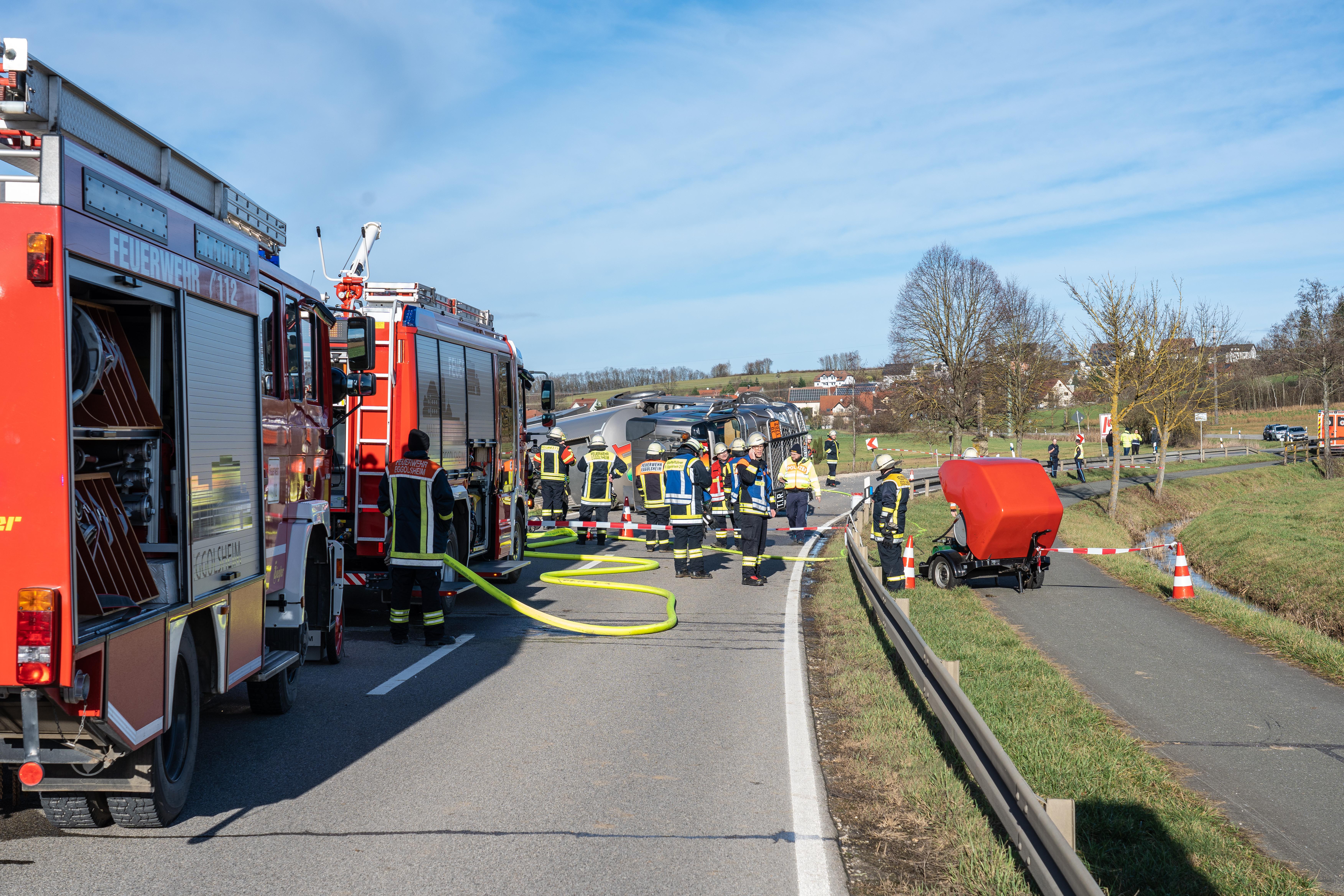 Voraussichtlich muss der Tank des Lkws zum Ablassen des Öls angebohrt werden.