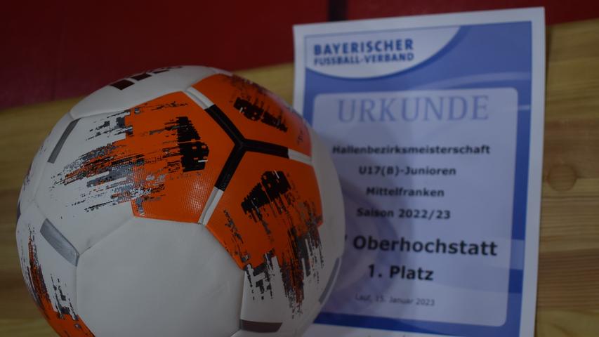 Schwarz auf Weiß: der SSV Oberhochstatt ist Bezirksmeister 2022/23.
