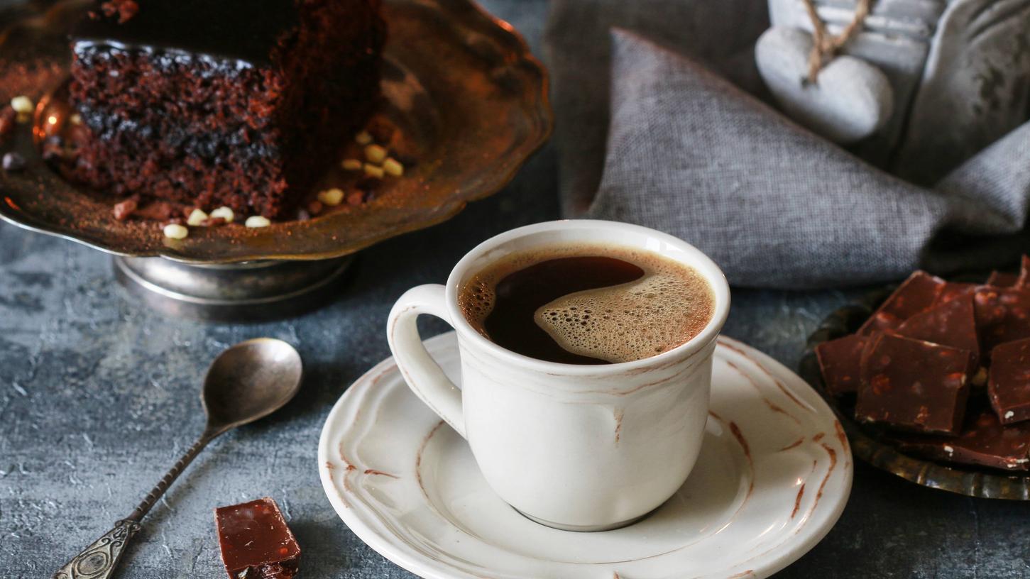 Für viele gibt es nichts entspannenderes als eine kleine Auszeit bei einer guten Tasse Kaffee mit einem Stückchen Kuchen.