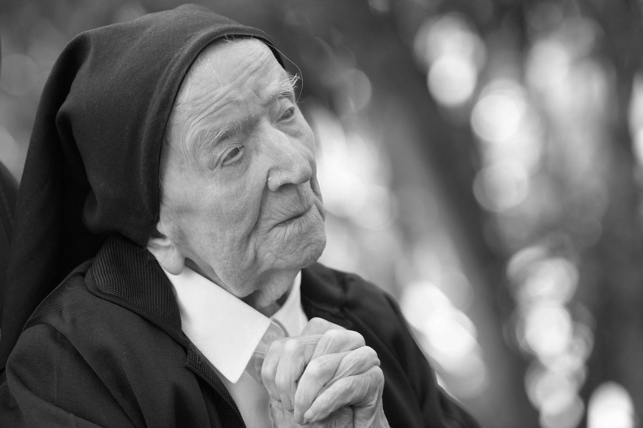 Der älteste Mensch der Welt - eine französische Ordensschwester - ist im Alter von 118 Jahren gestorben. Bürgermeister von Toulon Falco würdigte sie als "unglaublich modern" und eine "Nonne mit großem Herzen".