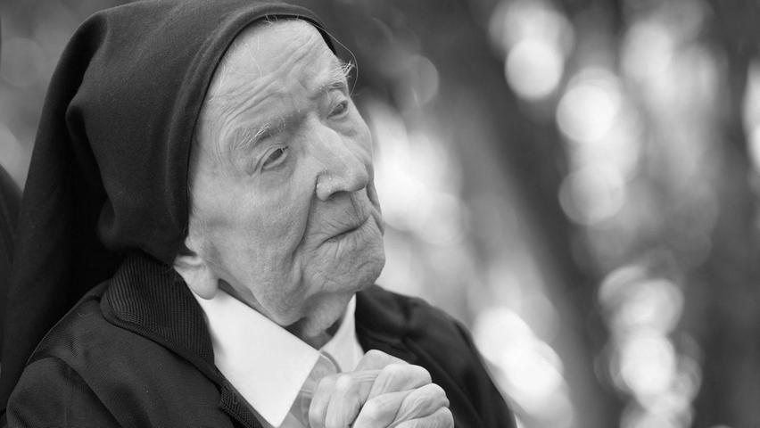 Der älteste Mensch der Welt - eine französische Ordensschwester - ist im Alter von 118 Jahren gestorben. Bürgermeister von Toulon Falco würdigte sie als "unglaublich modern" und eine "Nonne mit großem Herzen".
