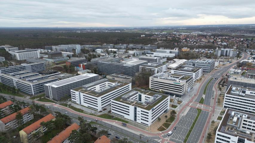 Luftbild des Siemens-Campus in Erlangen von Norden.