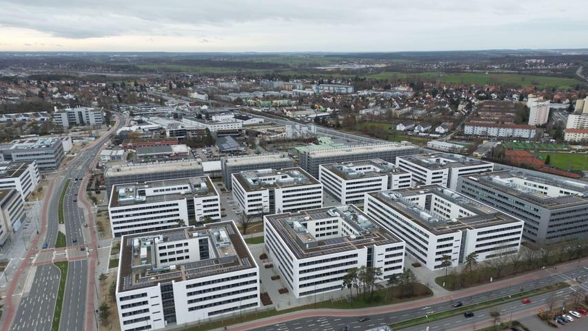 Luftbilder des Siemens-Campus in Erlangen von Norden her aufgenommen am 14.01.2023
