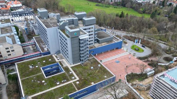 Hier, direkt neben der Kopfklinik, entstehen zahlreiche neue Forschungsgebäude.