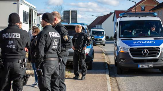 Vermisste Alexandra R.: Großaufgebot der Polizei auf einem Grundstück im Landkreis Roth