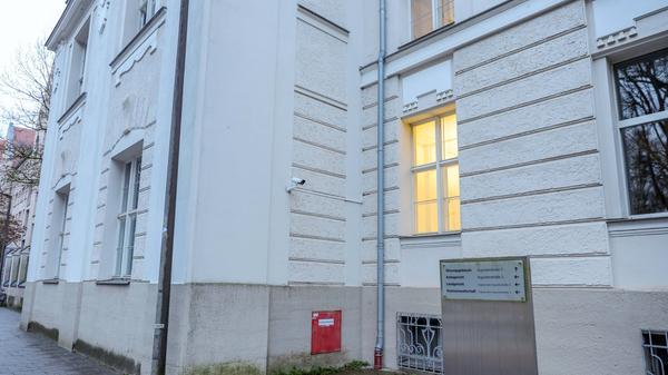 Der algerische Kiosk Killer Rachid Chouakri flüchtete durch dieses Fenster aus dem Regensburger Amtsgericht / Datum: 10.