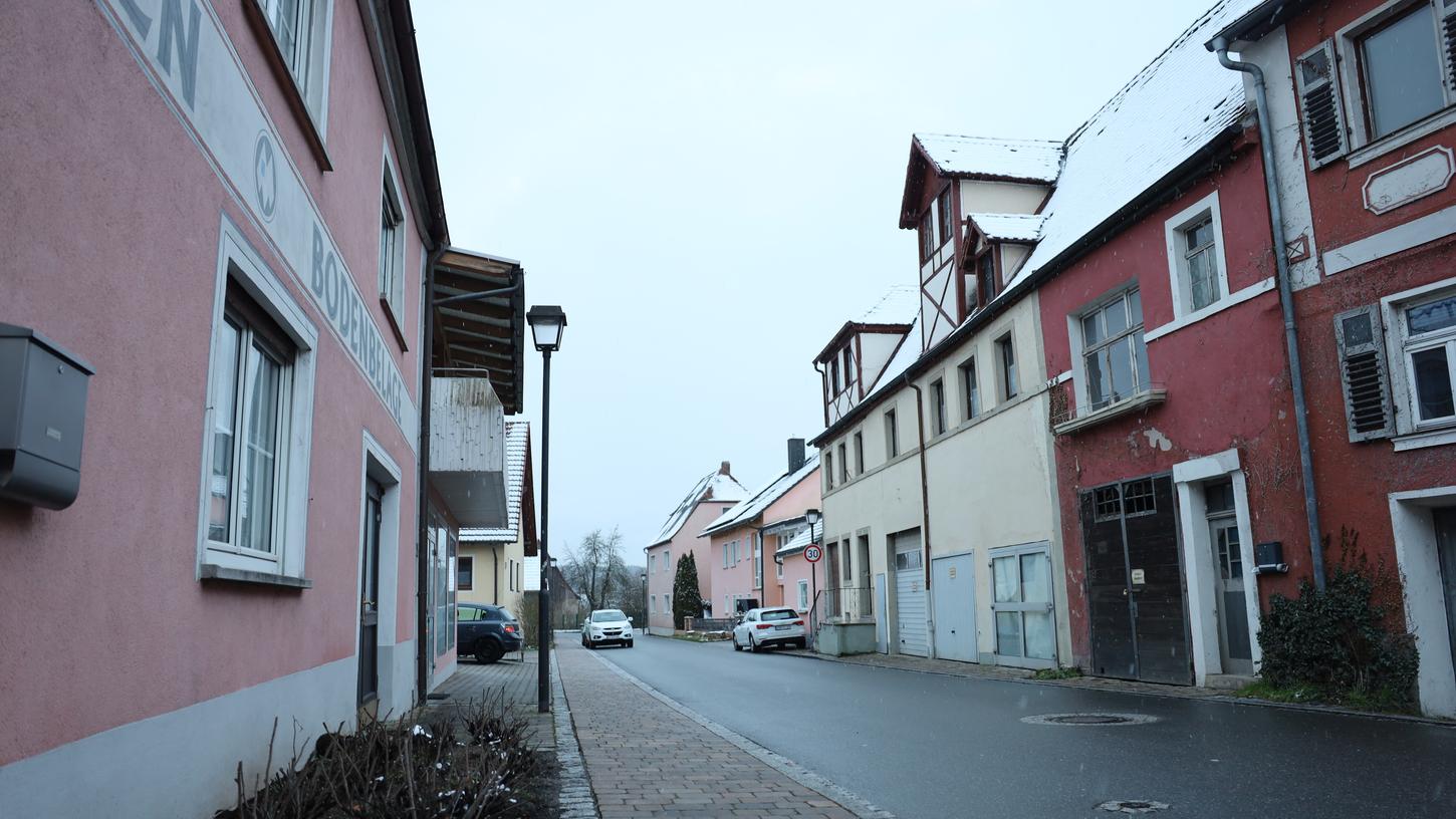 Die Parksituation in der Höchstadter Straße in Mühlhausen ist seit langem ein Problem. 