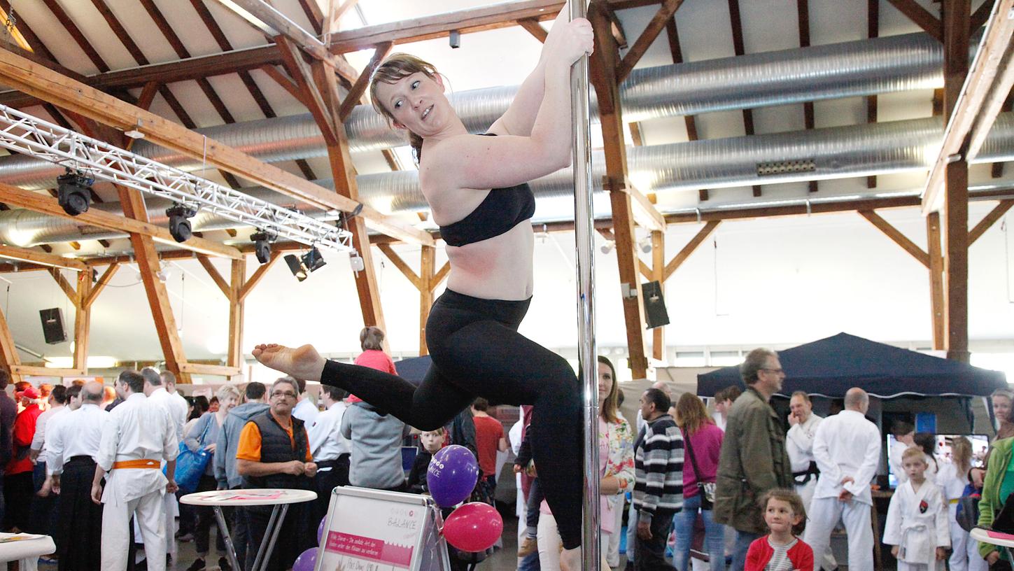 Die Premiere war vor sechs Jahren, seit 2019 war Pause: Aussteller und Teilnehmer können sich noch bis Ende Januar für die Sportausstellung beim Neumarkter Frühlingsfest 2023bewerben. Die Premiere war vor sechs Jahren, seit 2019 war Pause: Aussteller und Teilnehmer können sich noch bis Ende Januar für die Sportausstellung beim Neumarkter Frühlingsfest 2023bewerben.