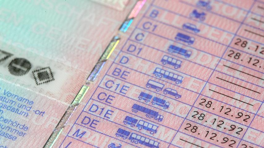 Bei Missachtung wird's teuer: Das bedeuten die Angaben in Spalte 12 des Führerscheins Bei Missachtung wird's teuer: Das bedeuten die Angaben in Spalte 12 des Führerscheins