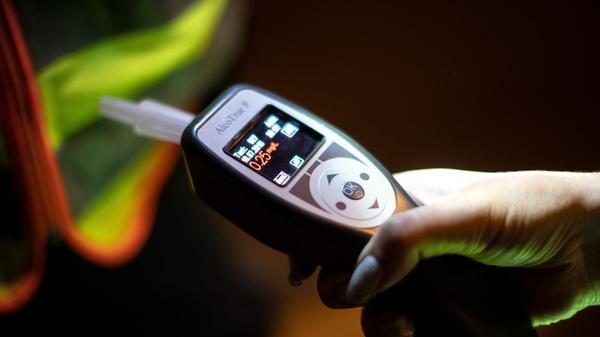 Trunkenheit im Verkehr ist ein Straftatbestand.