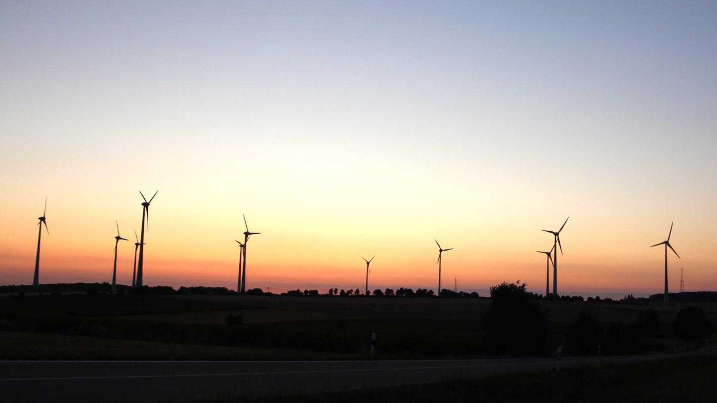 Sie sind de Hoffnungsschimmer am Horizont: Auch in Bayern soll der Bau von Windrädern vorankommen.
