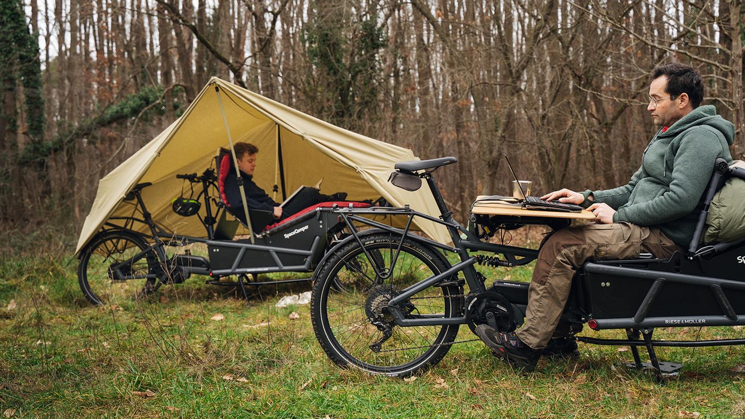 Space Camper Bike: Mit hochgestelltem Rückenteil wird die Liegefläche zum Relaxsessel oder Stuhl. Space Camper Bike: Mit hochgestelltem Rückenteil wird die Liegefläche zum Relaxsessel oder Stuhl.