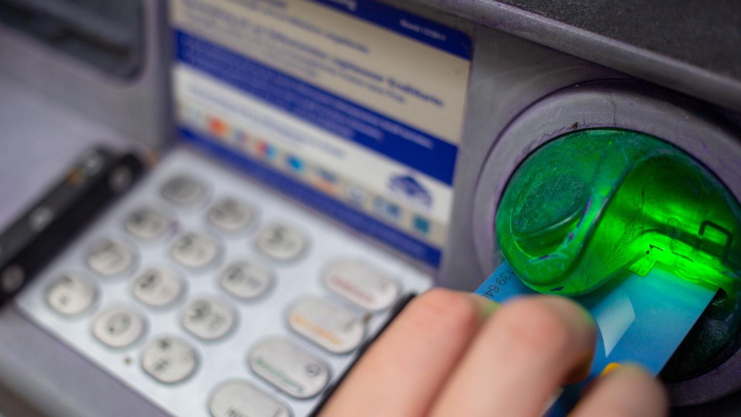 Kundinnen und Kunden der Postbank müssen am Wochenende Einschränkungen hinnehmen. (Symbolbild) Kundinnen und Kunden der Postbank müssen am Wochenende Einschränkungen hinnehmen. (Symbolbild)