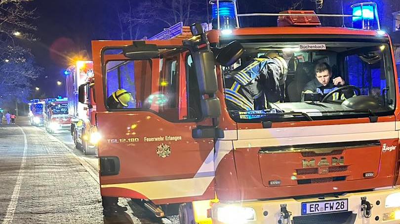 Feuerwehren aus Erlangen, Büchenbach und Alterlangen, sowie zahlreiche weitere Rettungsdienste rückten am Freitag aus.