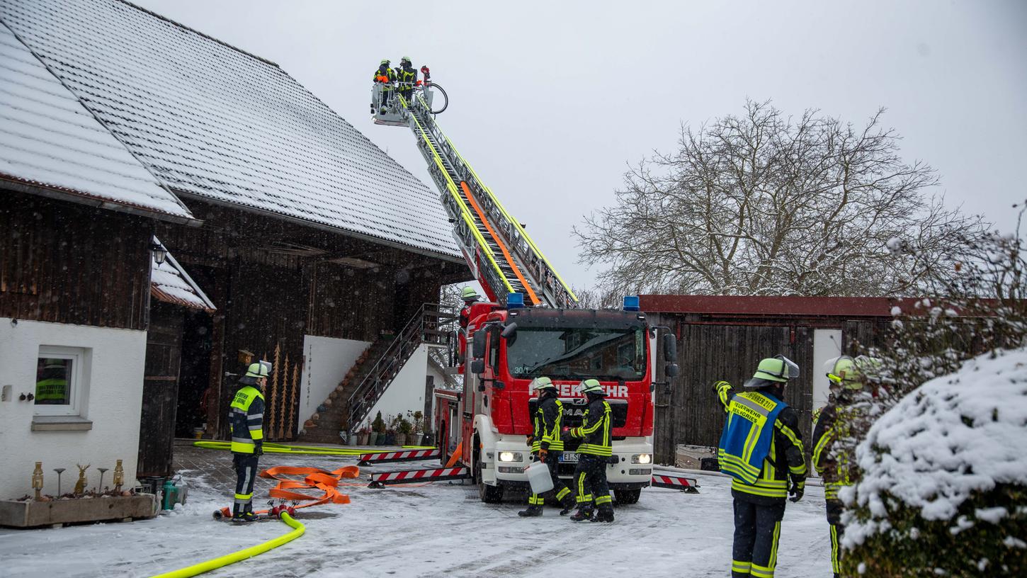 Mit rund 100 Kräften bekämpfte die Feuerwehr den Brand in Grafenberg
