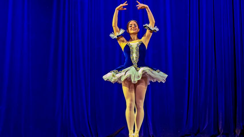 Die Rolle der Primaballerina nahm bei der Tanz-Gala Charlotte Kröner ein, die nicht nur die Clara aus Tschaikowskys "Nussknacker" mit Leben füllte.
